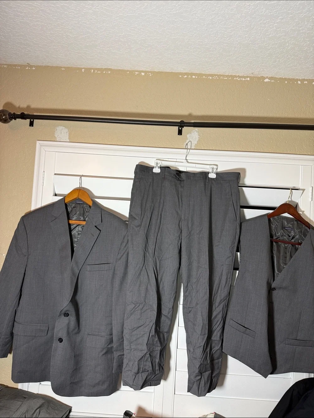 Stafford Men's 3 Piece Gray Suit Jacket Size 50R 40x27 Dress Pants